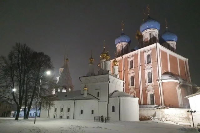 Археологи обнаружили на Введенском раскопе в Рязанском кремле фрагмент сосуда, изготовленного в Иране.