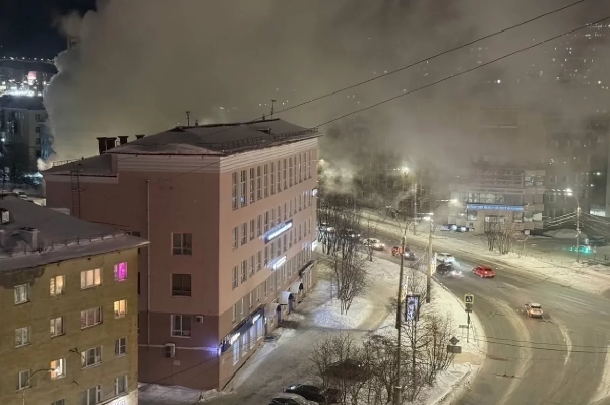 В Мурманске коммунальную аварию на теплосети обещают устранить к 4 утра
