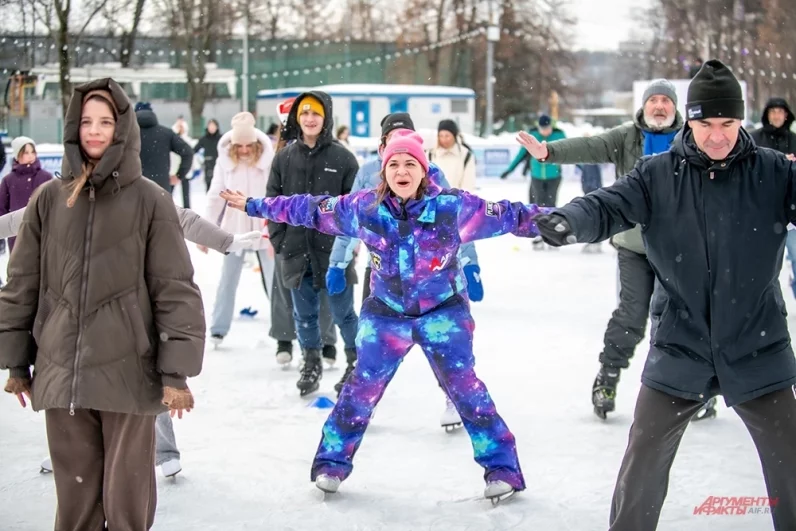 В программе фестиваля много активностей. 17 февраля участники смогут освоить базовые элементы фигурного катания, 18 февраля — создать собственную короткую программу, а 19 февраля — еще раз поучаствовать в мастер-классах от звезд фигурного катания.