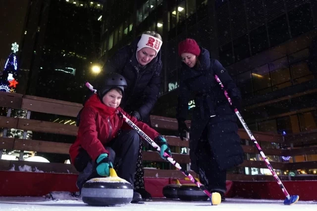 ​Керлинг — вид спорта с довольно богатой историей. Появившись еще в XVI веке в далекой Шотландии, он снискал поклонников по всему миру. 