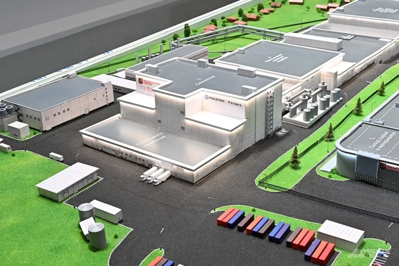 Первый, более крупный завод, планируют открыть к сентябрю 2026, второй – к декабрю.