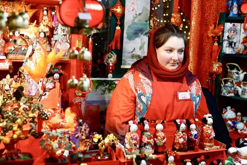 Фестиваль охватил более 60 площадок по всему городу: Болотную площадь, Московский зоопарк, ЦДМ на Лубянке и другие.