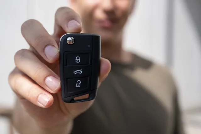 За цену дубликата ключа от иномарки можно купить подержанное отечественное авто. 