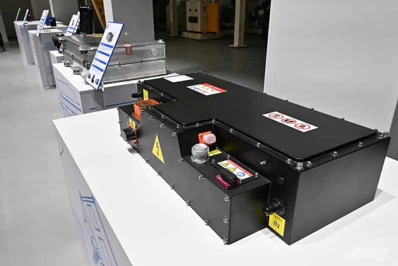 Работы на заводах завершены на 85% и 35% соответственно.