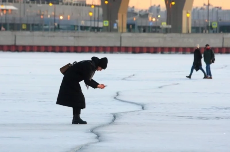 ...кто-то «читает лёд»...