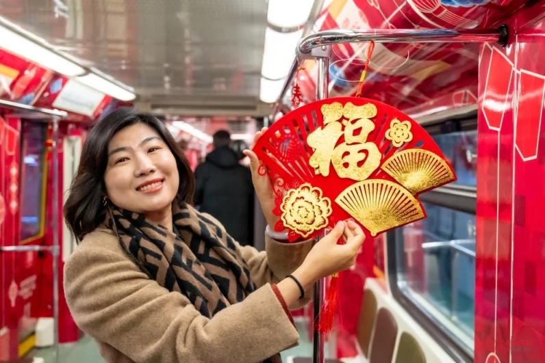 Курсировать праздничный состав будет по Арбатско-Покровской линии метро до 28 марта.