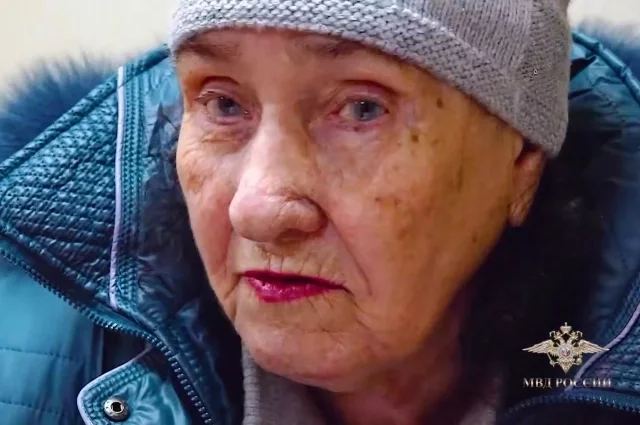 89-летняя Людмила Владимировна Кондратьева, переехавшая в Мурманскую область из Казахстана, наконец получила российский паспорт.