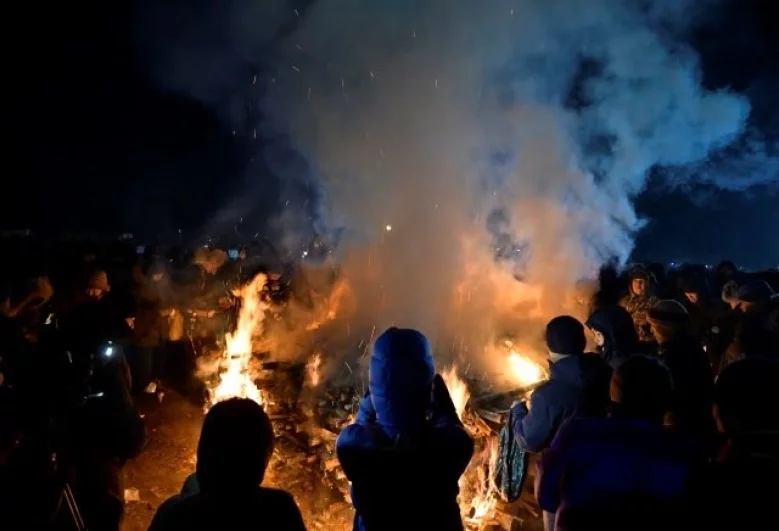 Встречают тувинцы Новый год на рассвете, зажигая большие ритуальные костры. 