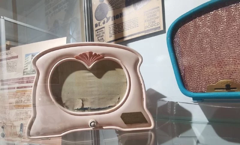 Этот гламурный розовый громкоговоритель был сделан в сталинские времена.