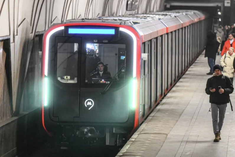 Составы из вагонов «Москва-2026» уже курсируют по Замоскворецкой и Большой кольцевой линиям метро.