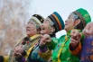На празднике звучали народные песни.