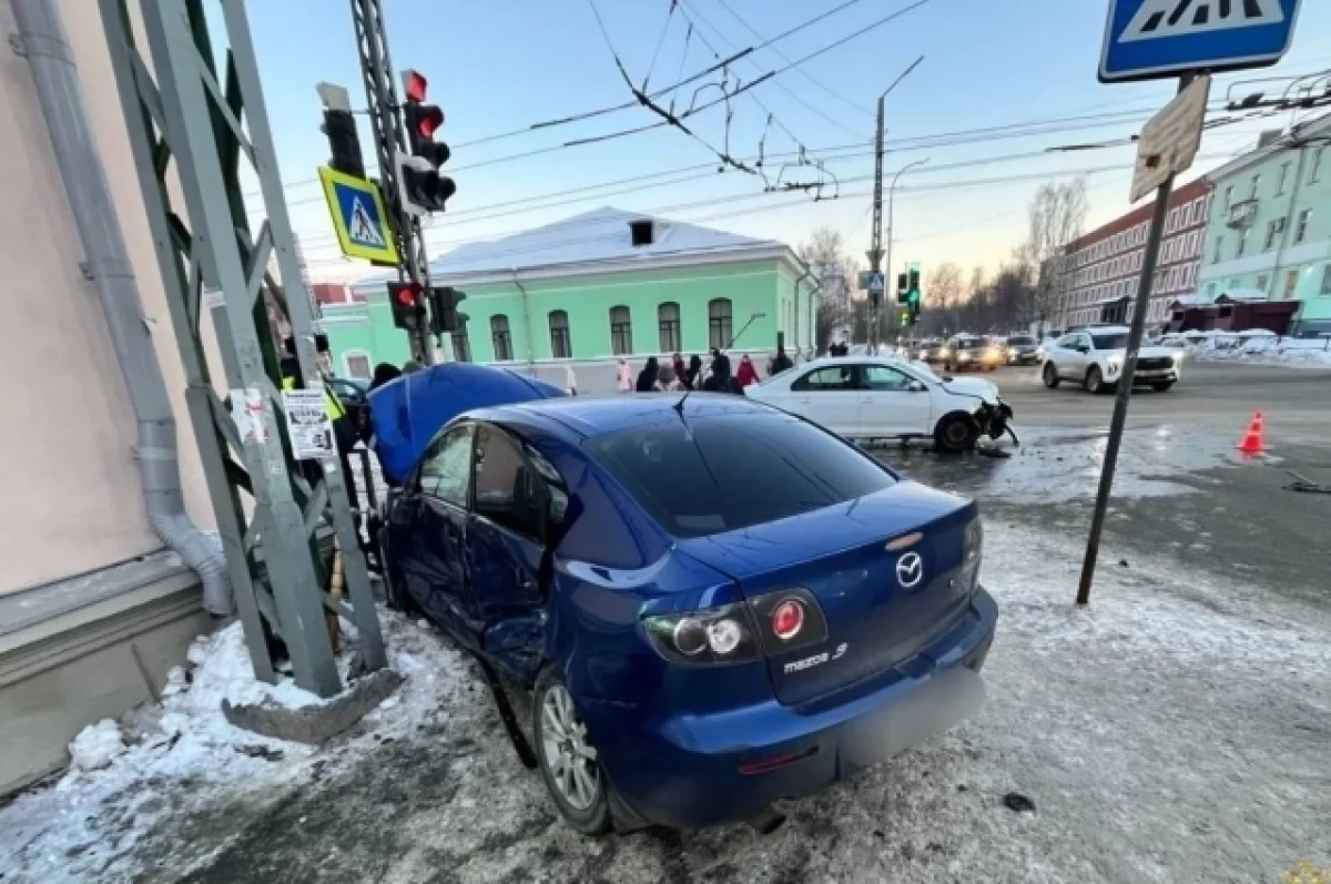 В Петрозаводске иномарка влетела в толпу пешеходов