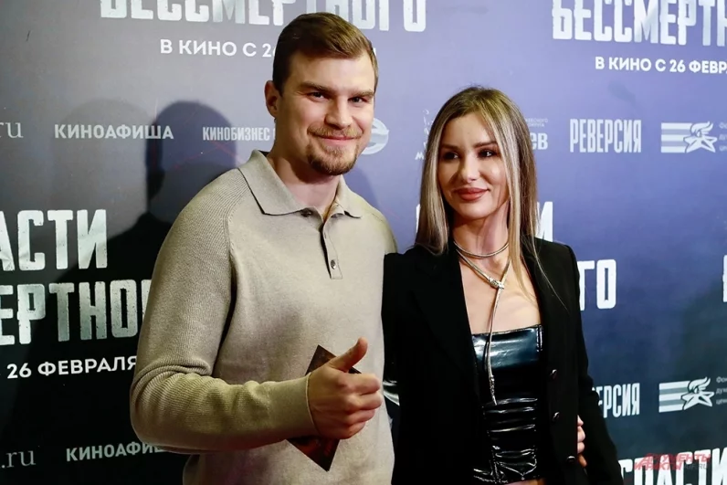 Актёр Владимир Любимцев с супругой.