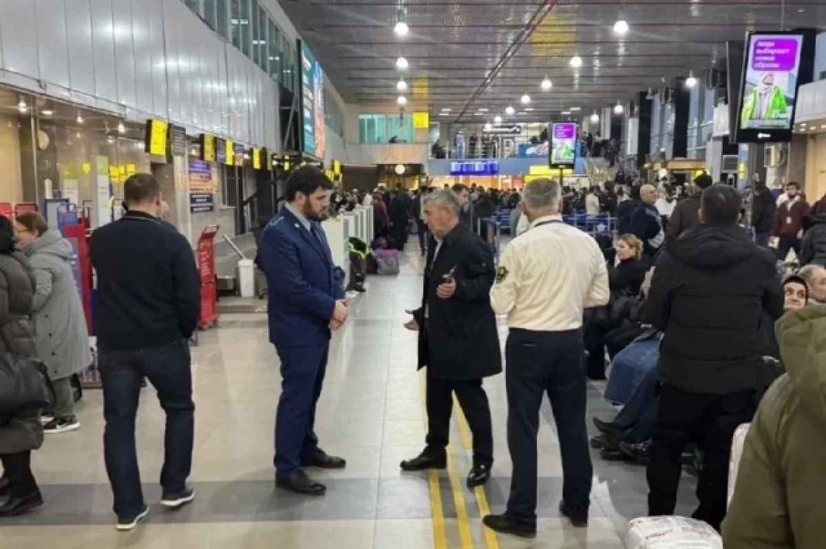 Из-за разгула стихии задерживаются рейсы в аэропорту Махачкалы