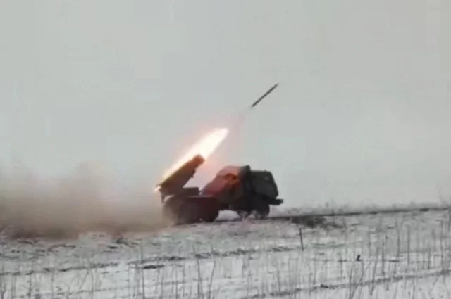 Потеряв сотни человек и десятки единиц техники, враг быстро свернул наступление. 