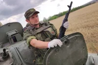 Когда шли бои, Ивану было не до стихов.