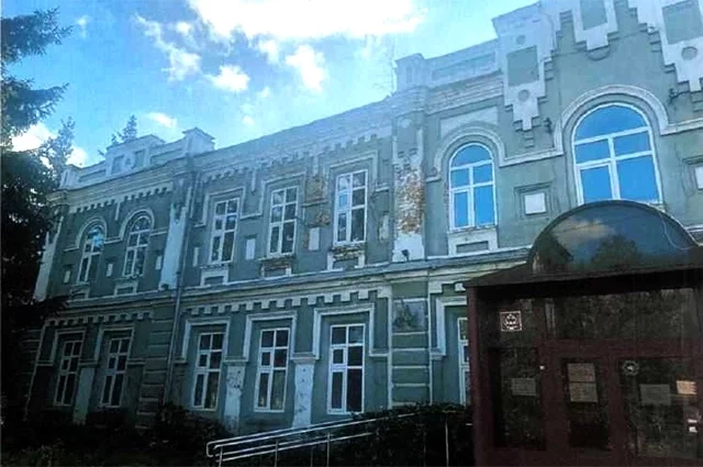 Инвестор намерен восстановить нежилое 2-этажное здание конца XIX века – начала XX века. 