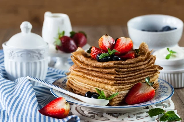 Василий Емельянко поделился с aif.ru своими секретными формулами «альтернативных» блинов.