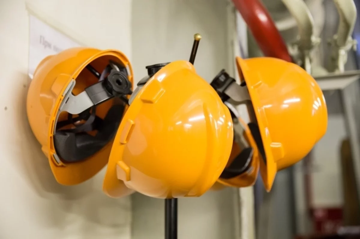 Коммунальщик погиб в Смоленске, выпав из ковша трактора