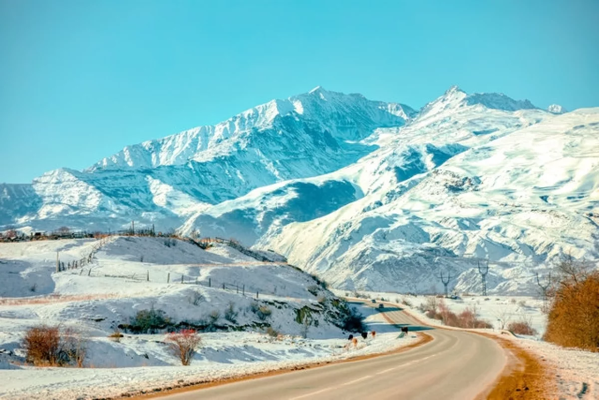 В КБР после схода лавины эвакуировали персонал курорта «Эльбрус»