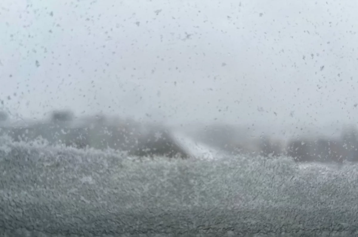 В Твери возбуждено уголовное дело после схода снега с крыши на девушку