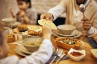 Белки, жиры, углеводы, клетчатка - всё должно быть сбалансировано за вашим столом в это священное время поста.