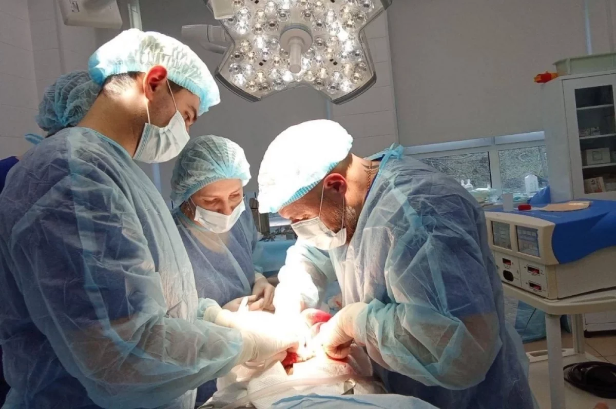 Во Владивостоке удалили гигантскую опухоль надпочечника у 18-летнего парня