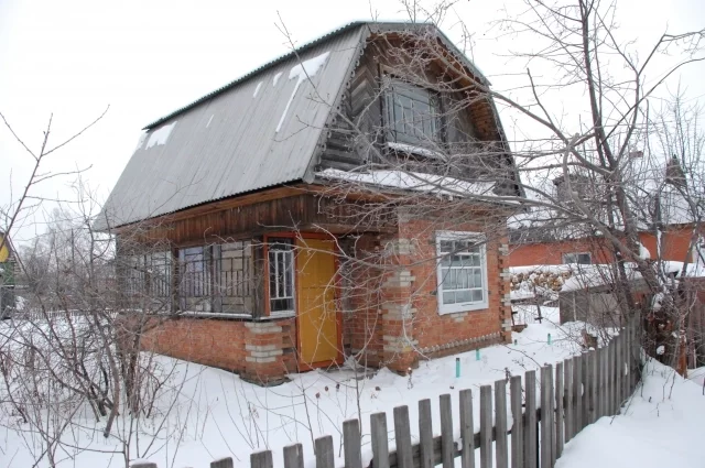 Если границы участка не установлены, срочно заказывайте межевание у кадастрового инженера. 