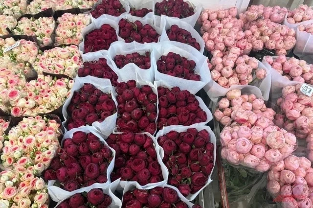 Цветы являются скоропортящимся товаром, что ограничивает возможности их запаса. Этот фактор существенно влияет на ценообразование.