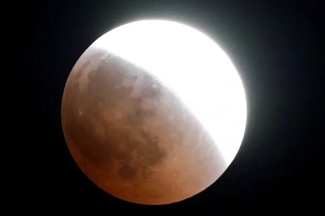 Попытки связать интенсивность осадков с фазами Луны или затмениями этого февраля популярны в народе, но с точки зрения профессиональной климатологии не выдерживают критики.