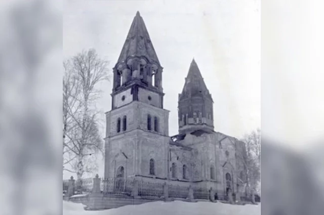 Фото Покровского храма в 1960-е годы.