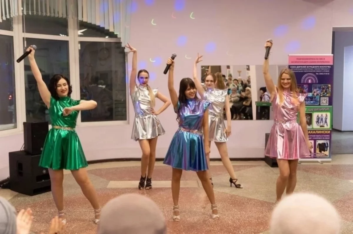 Впервые пассажирская компания организовала концерт на вокзале