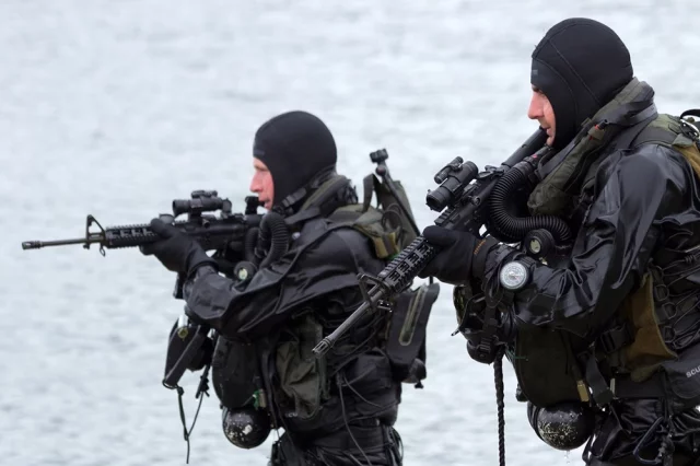 Военные из стран Запада проводят тайные операции на дне Днепра и управляют оружием НАТО.