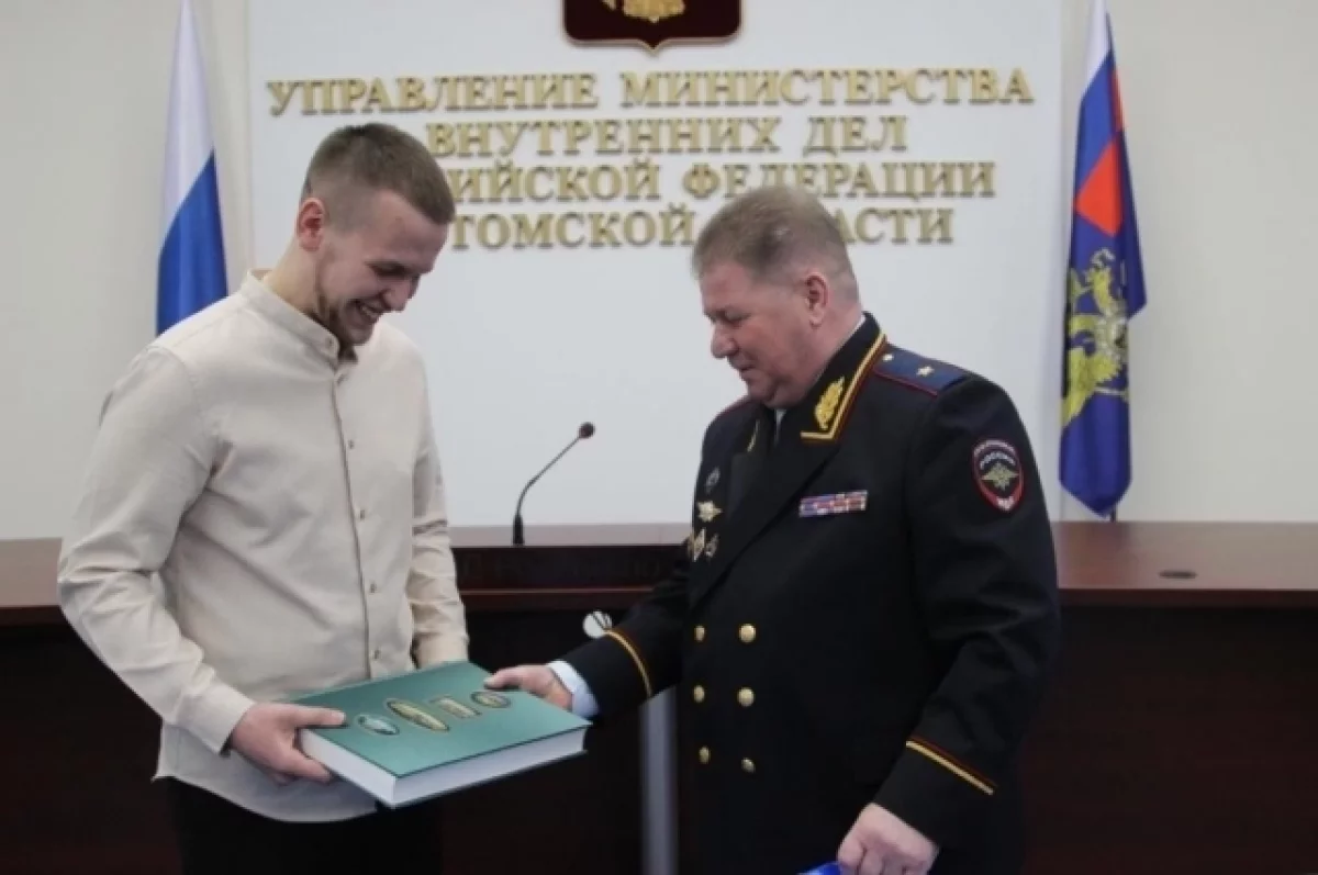 Томский водитель такси спас пенсионерку от мошенников