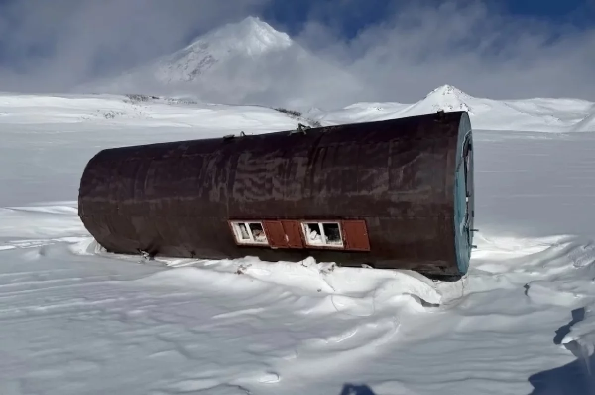 Штормом сдуло вагончик спасателей на Камчатке