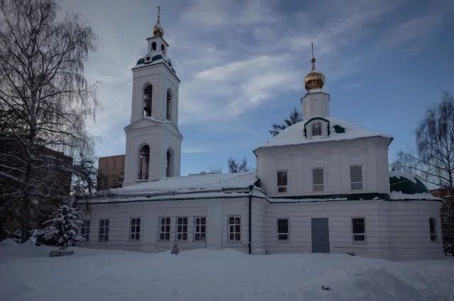 Время работы храма, если нет особого благословения Правящего Архиерея, настоятель определяет самостоятельно.