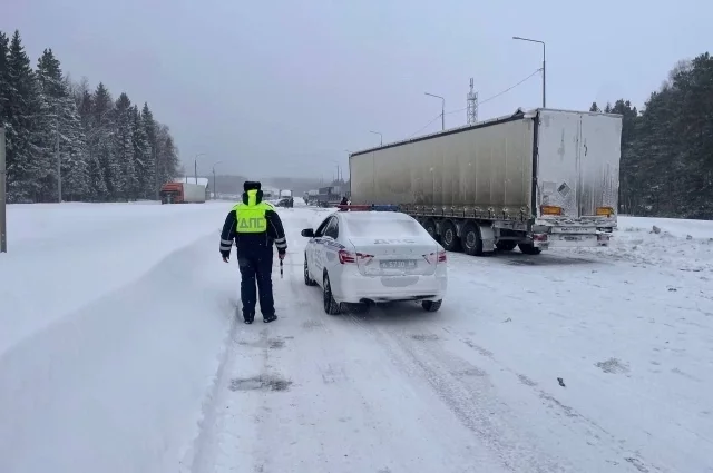 Водителям советуют объезжать участок  трассы с 259-го по 266-й километр.