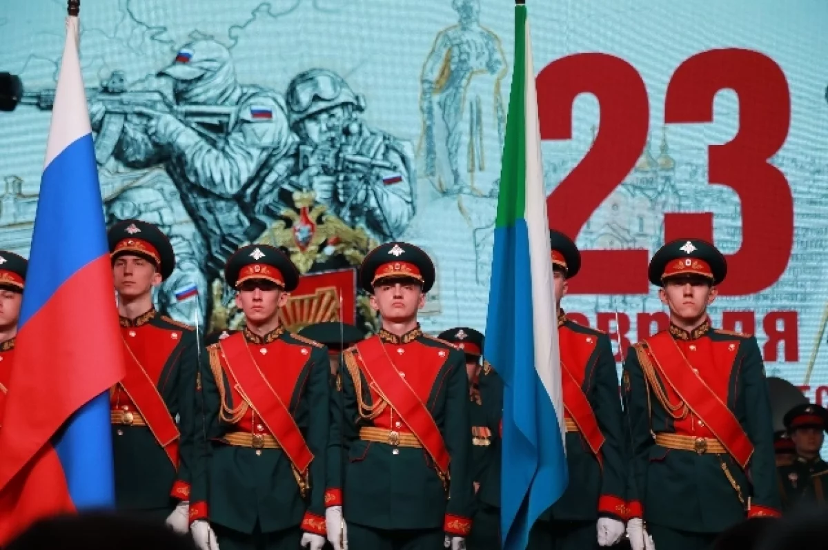 Офицеров в Хабаровске поздравили орденом Жукова и военным концертом