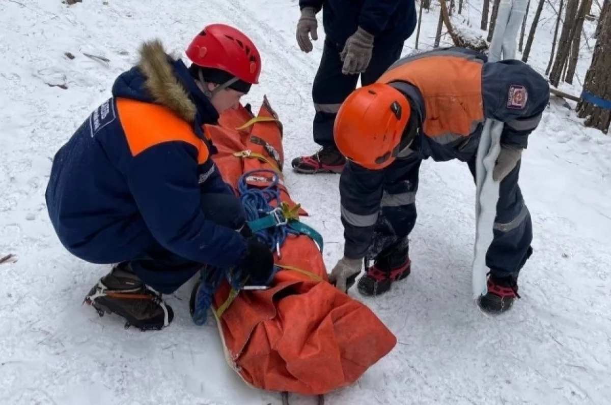 Женщина и мужчина травмировались на Красноярских Столбах