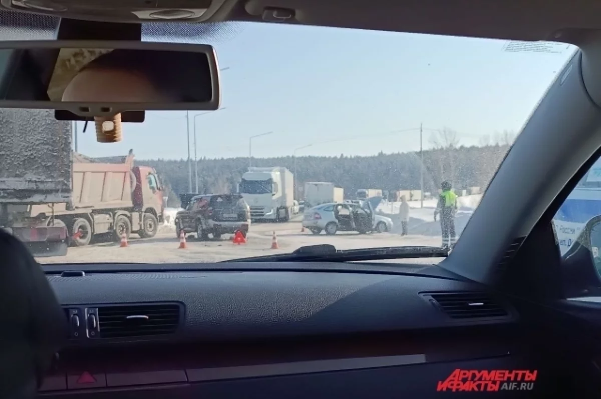 Жёсткое ДТП сковало федеральную трассу Р-243 в Пермском крае