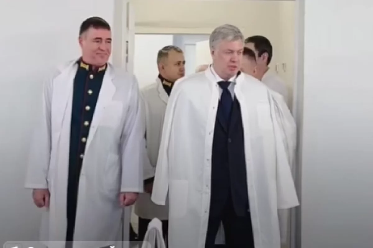 Русских навестил бойцов, которые проходят лечение в военном госпитале