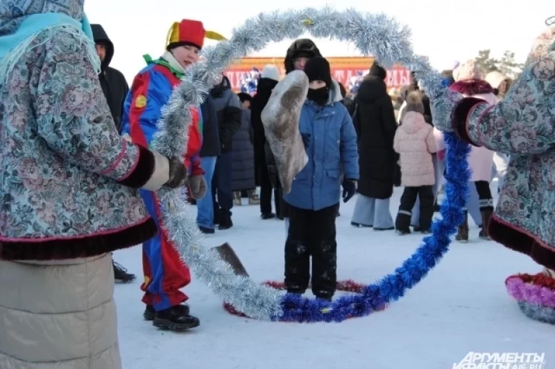 А также метали валенки в кольцо.