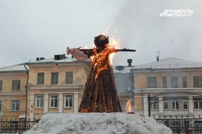 Кульминацией праздника стало сожжение чучела.