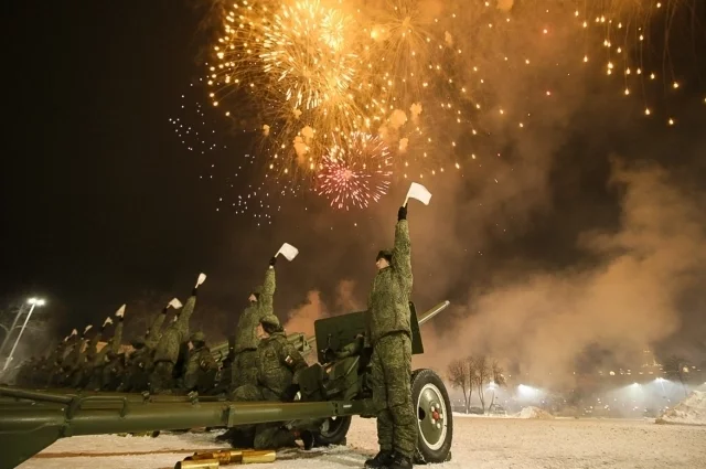 Праздничный салют в честь 23 февраля традиционно прогремит у стен Петропавловской крепости.
