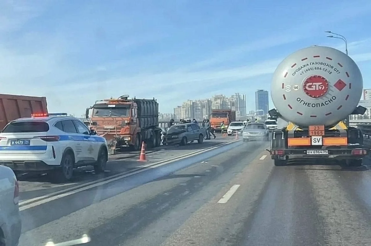 Пробка сковала «танцующий» мост из-за аварии под Волгоградом