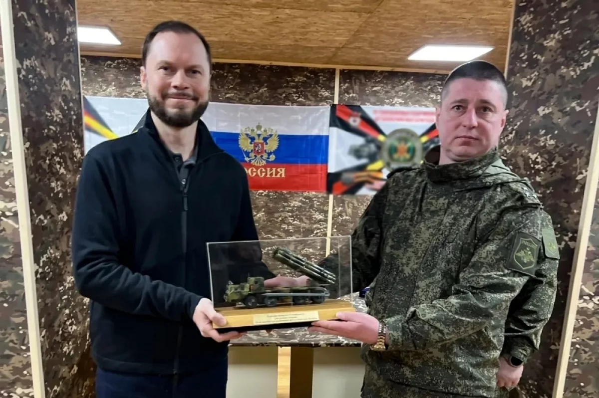 Виталий Королев вручил награды тверским артиллеристам в зоне СВО