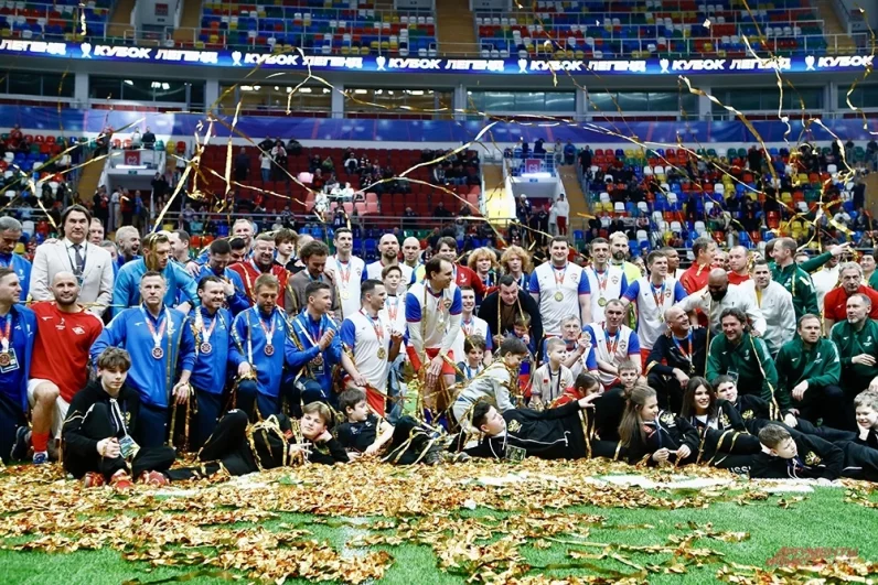 Сборная победителей представила сразу несколько поколений бывших игроков знаменитых «армейцев».