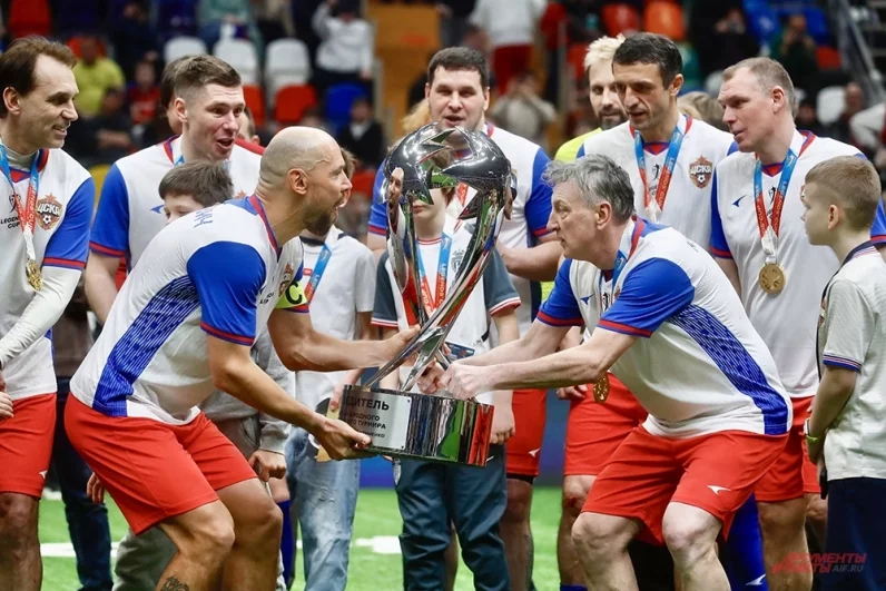 В столичном Дворце спорта «Мегаспорт» 22 февраля прошел финал международного футбольного турнира «Кубок Легенд имени Константина Еременко».