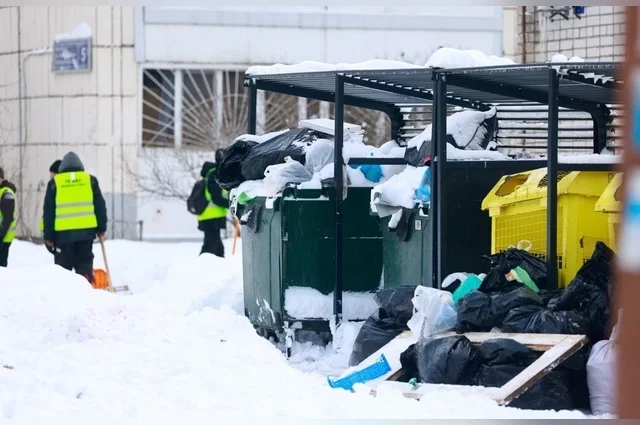 Зима в Казани в этом году выдалась на славу — сугробы выше колена, крыши под угрозой обрушения, а дворники работают на пределе возможностей. 