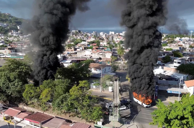 Посольство России в Мексике обратилось к гражданам с просьбой воздержаться от поездок в регионы с активными беспорядками, особенно в штат Халиско.